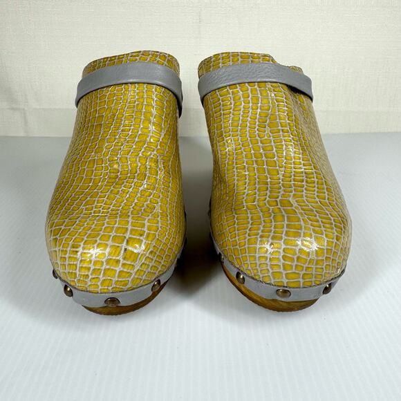 SANITA Embossed Leather Wooden Heel Clogs Size 39 Yellow Boho Festival Hippie - Picture 13 of 16